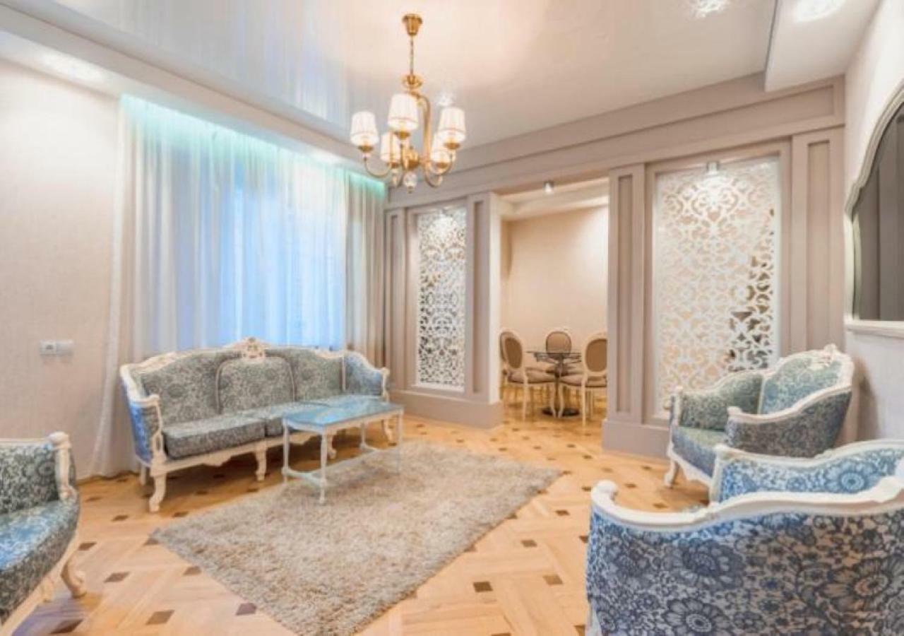 Royal Apartments Tbilisi Esterno foto